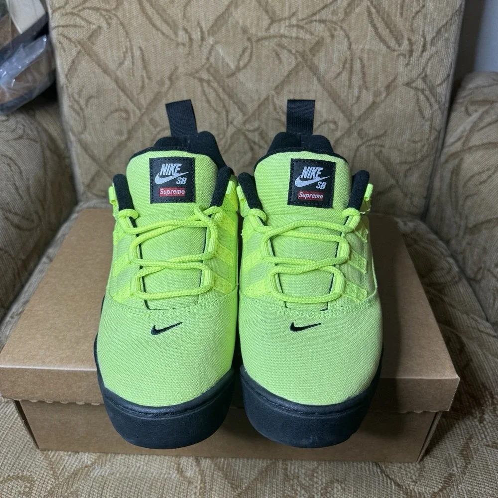FQ3000-700 Supreme Nike SB Darwin‎ Low Green Volt Black White Fluorescent Size 8